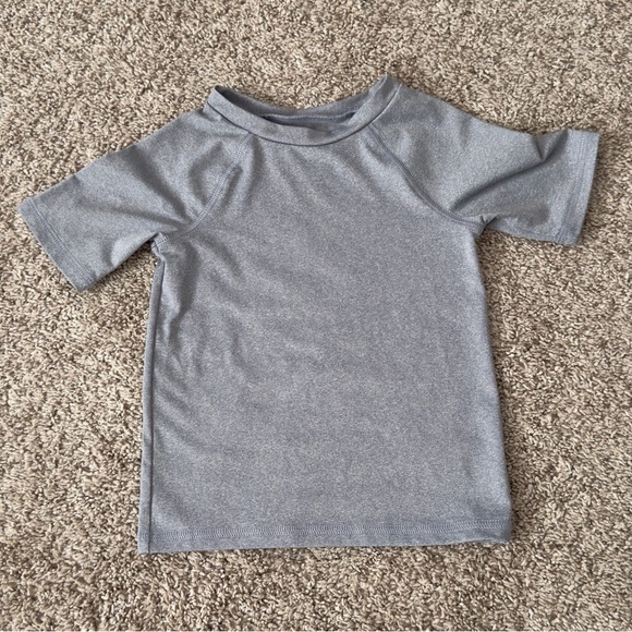 Cat & Jack baby boy toddler boys short sleeve gray rash guard size 2T - Picture 1 of 4